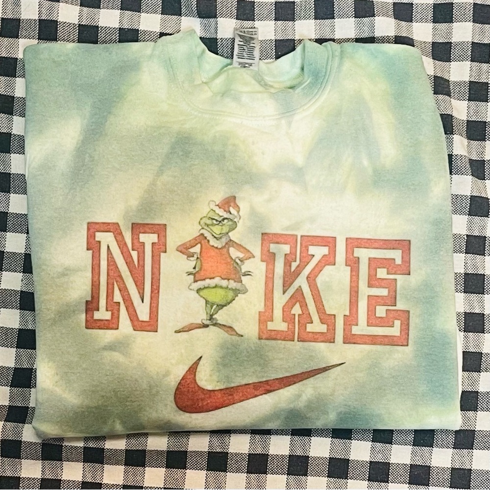 Nike Grinch kids xl crewneck